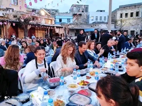 السيد الرئيس بشار الأسد و السيدة الأولى أسماء الأسد في زيارة لفعاليات “رمضانيات طرطوس القديمة”