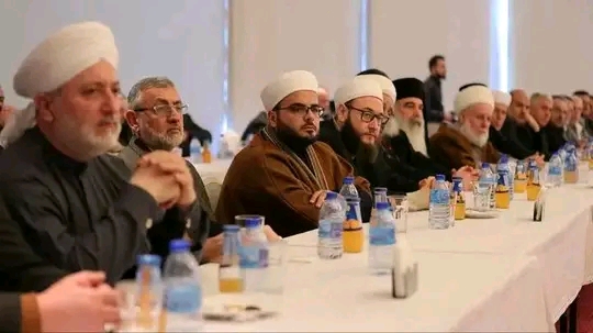 الرئيس الشرع يلتقي بوجهاء وأعيان محافظة اللاذقية