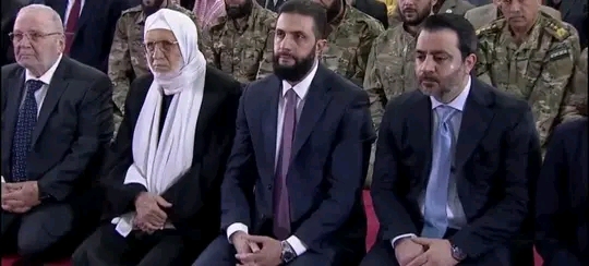 الرئيس الشرع يؤدي صلاة العيد