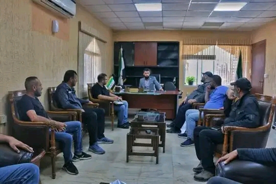 ترأس  مدير النقل في اللاذقية السيد "عبد الواحد حاج حسين"، اجتماعًا مع مشرفي خطوط النقل الداخلي