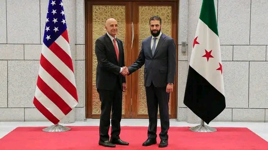 رئيس الجمهورية السيد أحمد الشرع يستقبل المبعوث الأمريكي الخاص إلى سوريا .