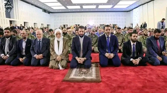 الرئيس الشرع يؤدي صلاة العيد